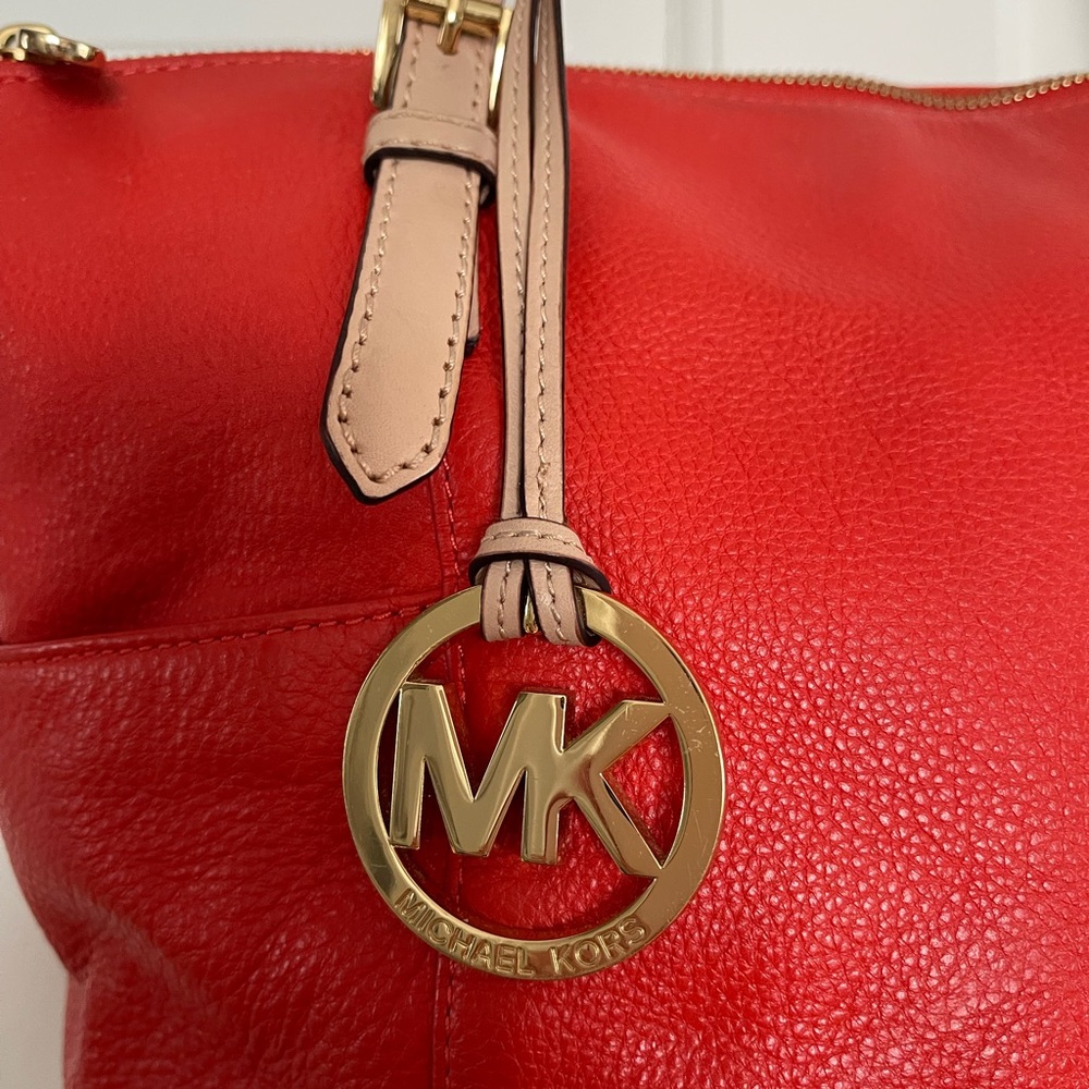 SPRING CLEARANCE! 🔥Michael Kors Vibrant Orange Leather Shoulder Bag 🔥